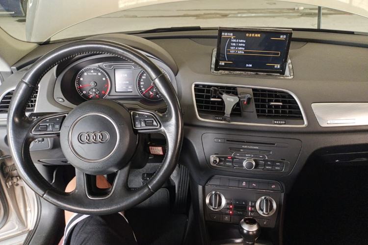 Used Audi Q3 2015 35 TFSI quattro Technology Edition Center Console