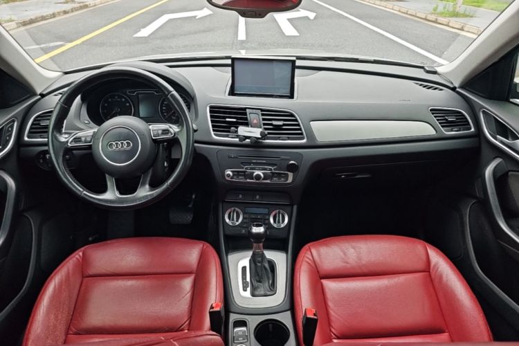 Used Audi Q3 2015 30 TFSI Ambition Edition Center Console
