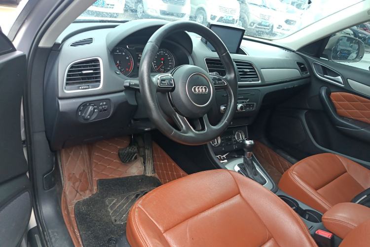Used Audi Q3 2015 30 TFSI Ambition Edition Center Console