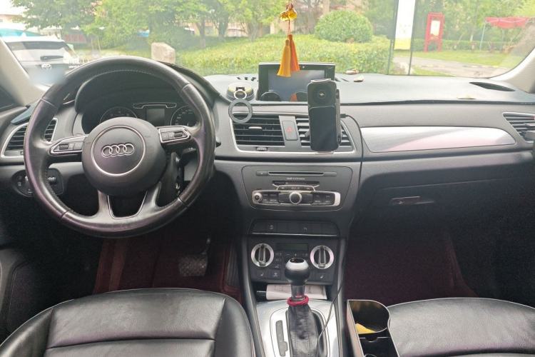Used Audi Q3 2015 35 TFSI Millionth Anniversary Comfort Model Center Console
