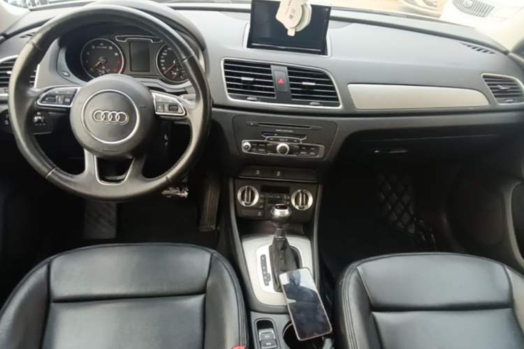 Used Audi Q3 2015 30 TFSI Ambition Edition Center Console