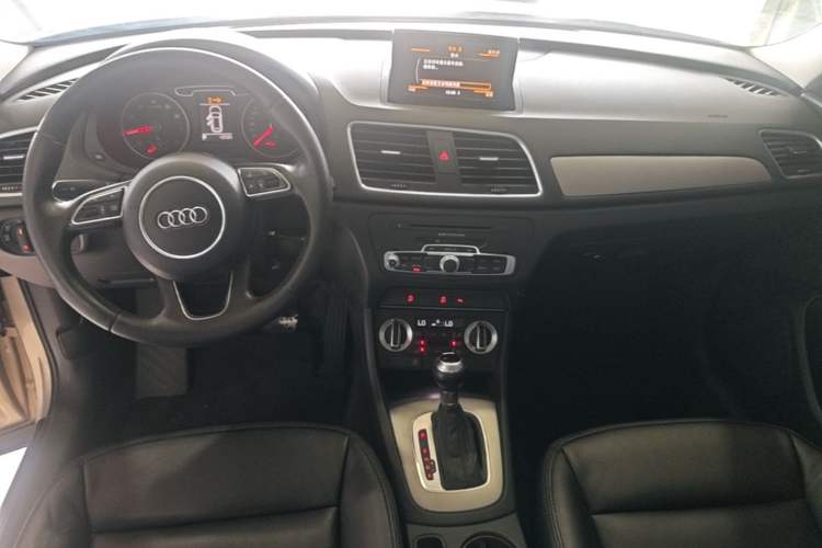 Used Audi Q3 2015 35 TFSI Ambition Edition Center Console