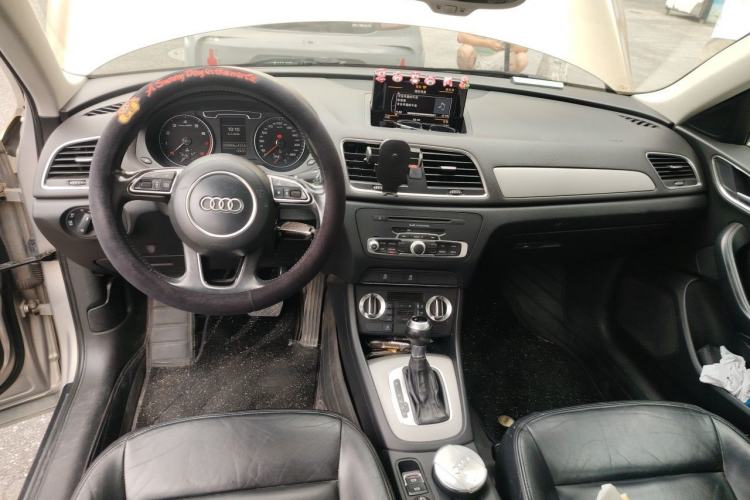 Used Audi Q3 2015 30 TFSI Ambition Edition Center Console