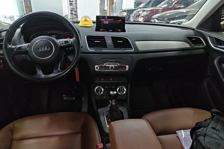 Used Audi Q3 2015 30 TFSI Ambition Edition Center Console