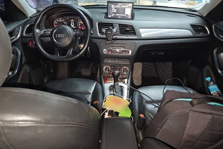 Used Audi Q3 2015 35 TFSI quattro Comfort model Center Console