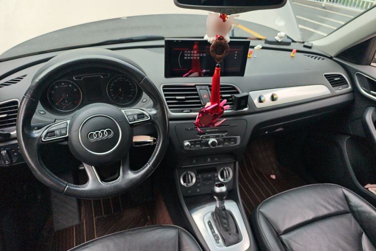 Used Audi Q3 2015 35 TFSI Ambition Edition Center Console