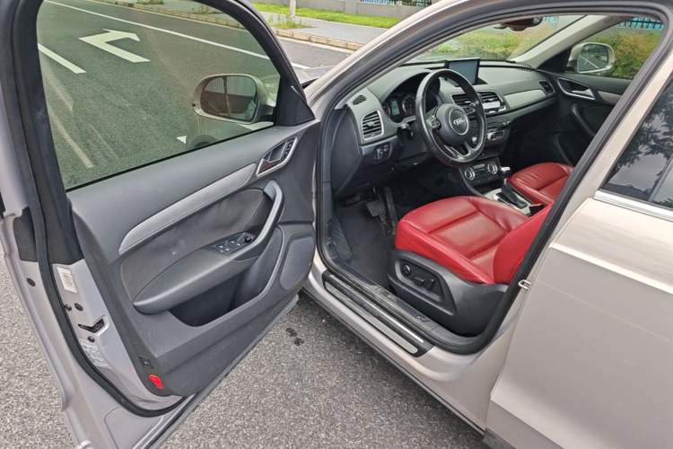 Used Audi Q3 2015 30 TFSI Ambition Edition Driver Seat
