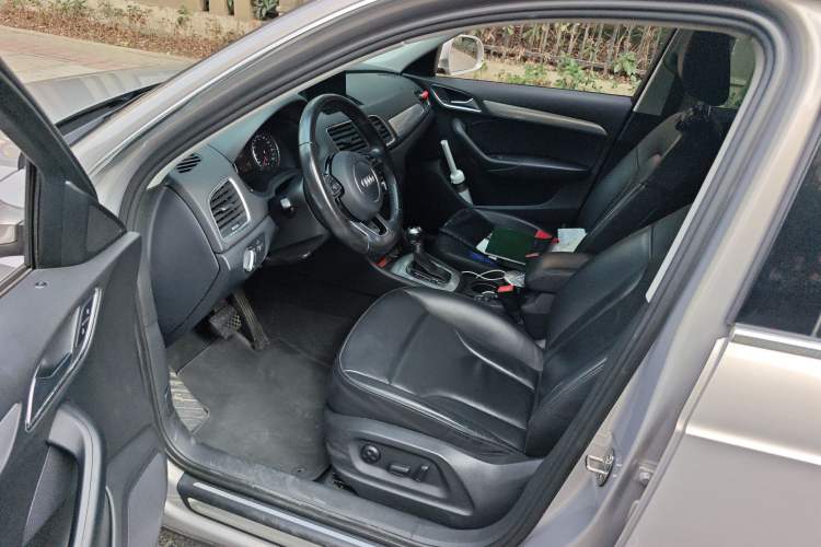 Used Audi Q3 2015 35 TFSI quattro Technology Edition Driver Seat