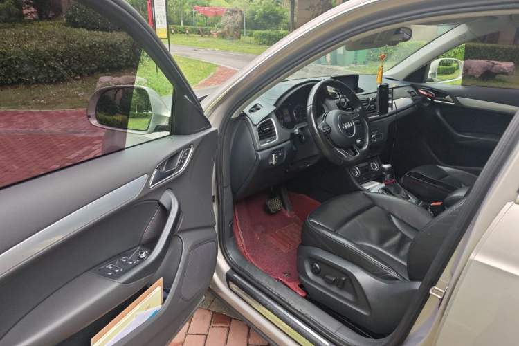 Used Audi Q3 2015 35 TFSI Millionth Anniversary Comfort Model Driver Seat