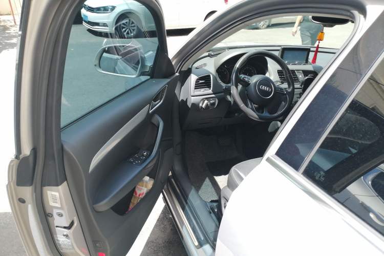 Used Audi Q3 2015 35 TFSI quattro Luxury Edition Driver Seat