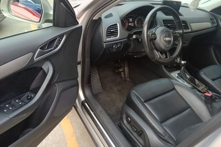 Used Audi Q3 2015 30 TFSI Ambition Edition Driver Seat