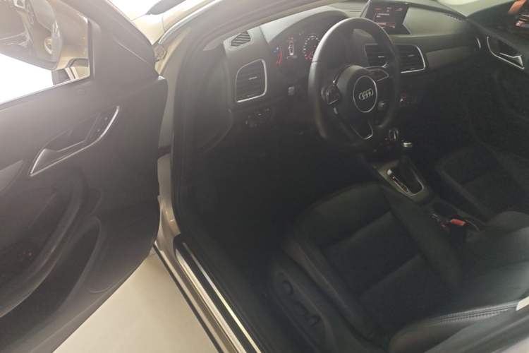 Used Audi Q3 2015 35 TFSI Ambition Edition Driver Seat