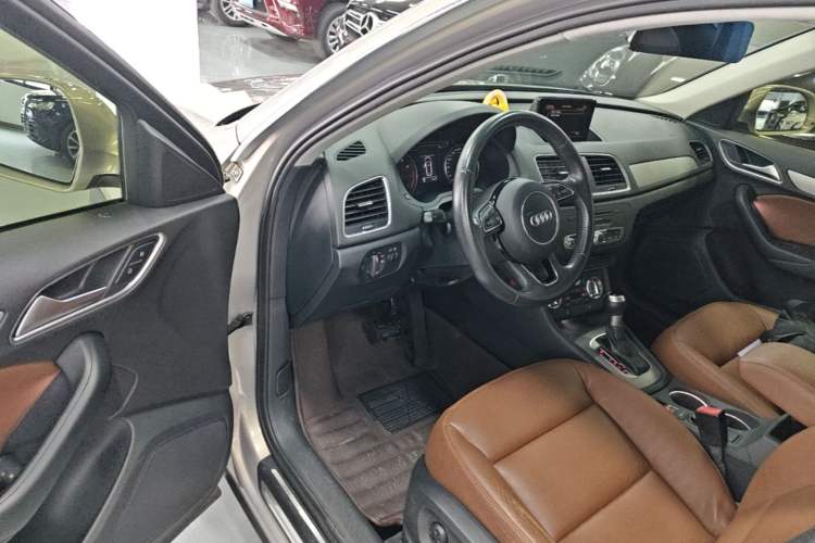 Used Audi Q3 2015 30 TFSI Ambition Edition Driver Seat