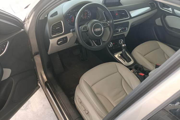 Used Audi Q3 2015 35 TFSI Comfort Model Driver Seat