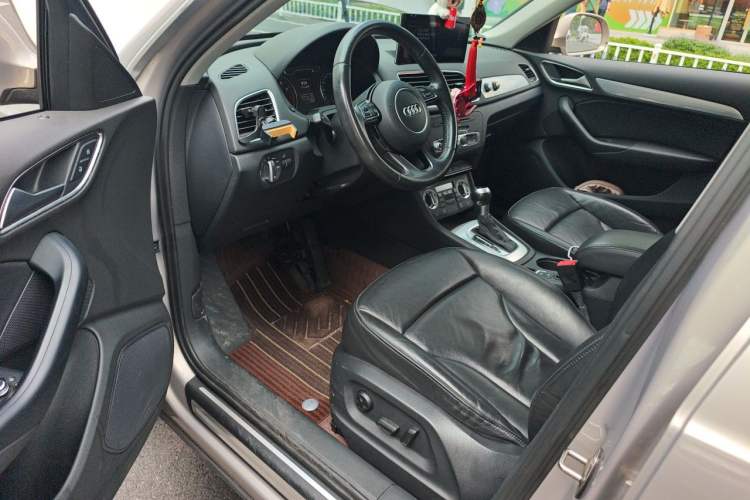 Used Audi Q3 2015 35 TFSI Ambition Edition Driver Seat