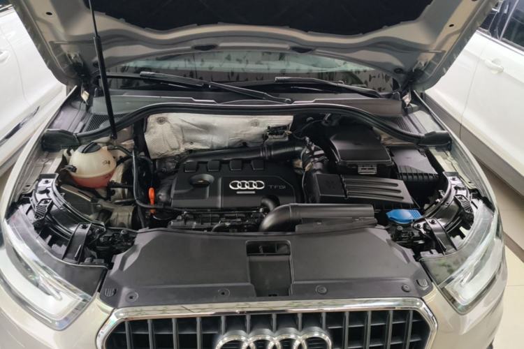 Used Audi Q3 2015 35 TFSI Comfort Model Engine Bay