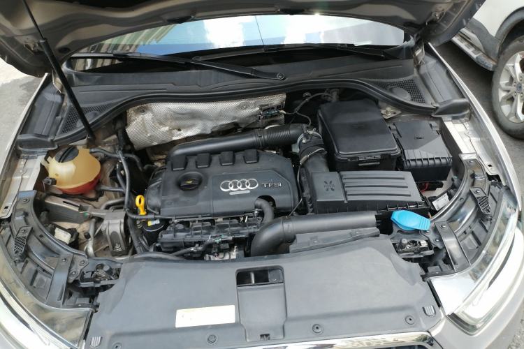 Used Audi Q3 2015 35 TFSI quattro Luxury Edition Engine Bay