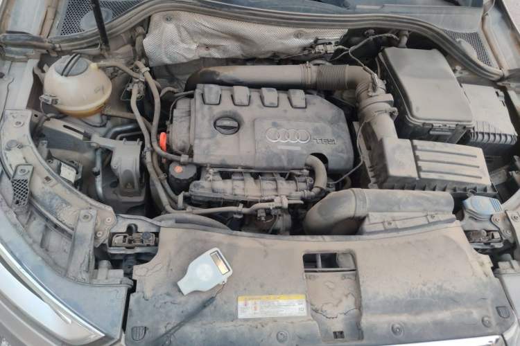 Used Audi Q3 2015 35 TFSI Comfort Model Engine Bay
