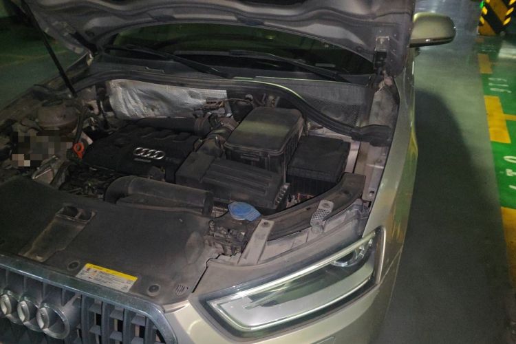 Used Audi Q3 2015 35 TFSI Comfort Model Engine Bay Left