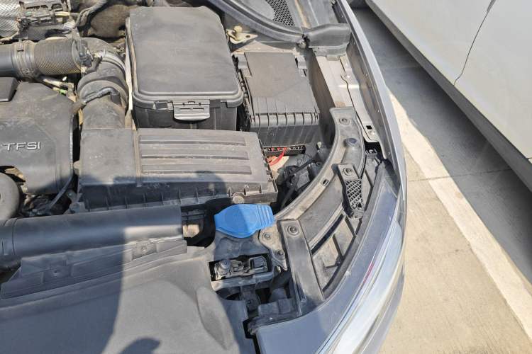 Used Audi Q3 2015 35 TFSI quattro Technology Edition Engine Bay Left