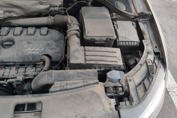 Used Audi Q3 2015 35 TFSI Comfort Model Engine Bay Left
