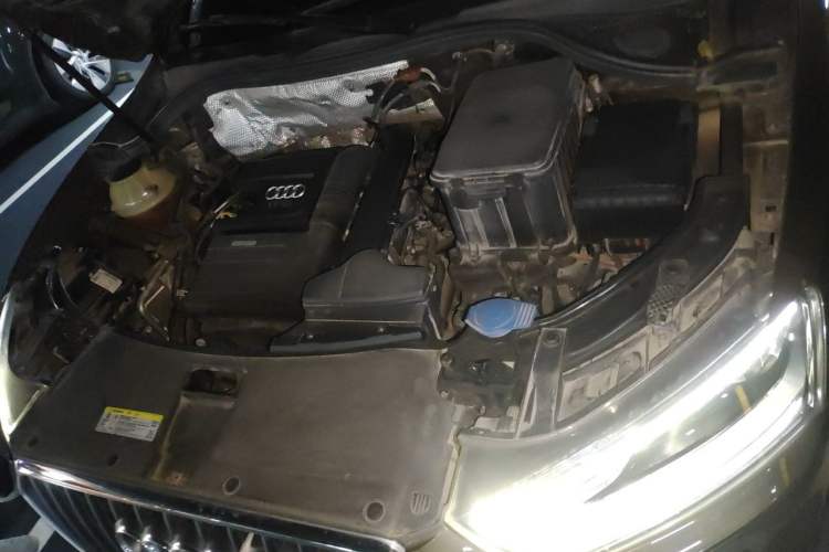 Used Audi Q3 2015 30 TFSI Comfort Model Engine Bay Left