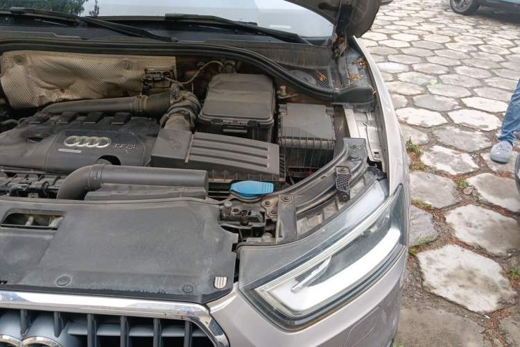 Used Audi Q3 2015 35 TFSI quattro Technology Edition Engine Bay Left