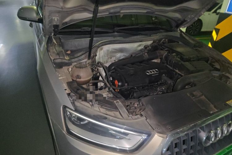 Used Audi Q3 2015 35 TFSI Comfort Model Engine Bay Right
