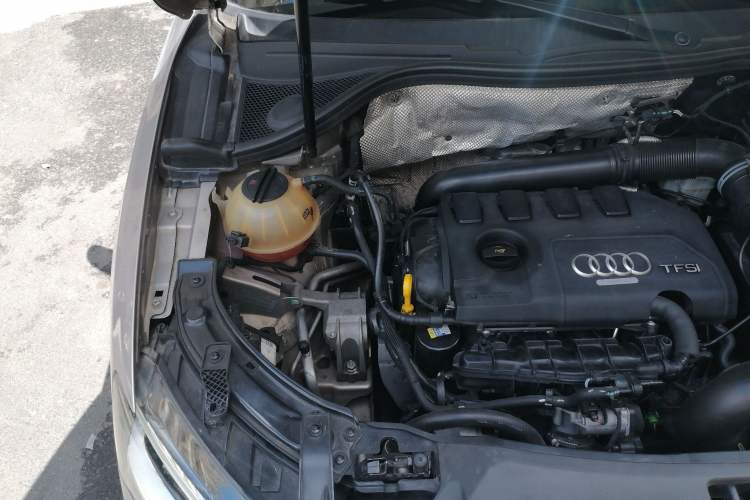 Used Audi Q3 2015 35 TFSI quattro Luxury Edition Engine Bay Right