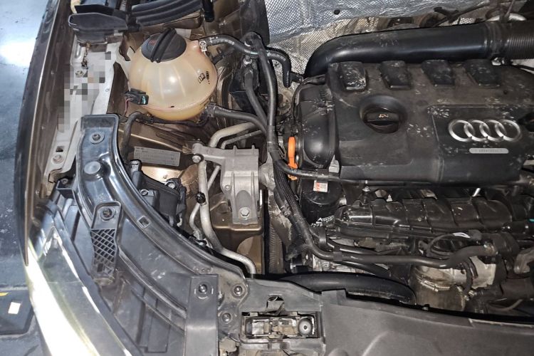 Used Audi Q3 2015 35 TFSI quattro Comfort model Engine Bay Right