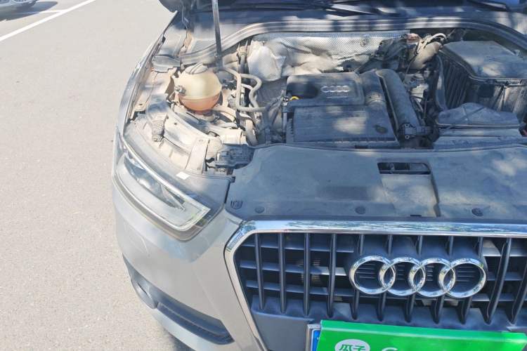 Used Audi Q3 2015 30 TFSI Comfort Model Engine Bay Right