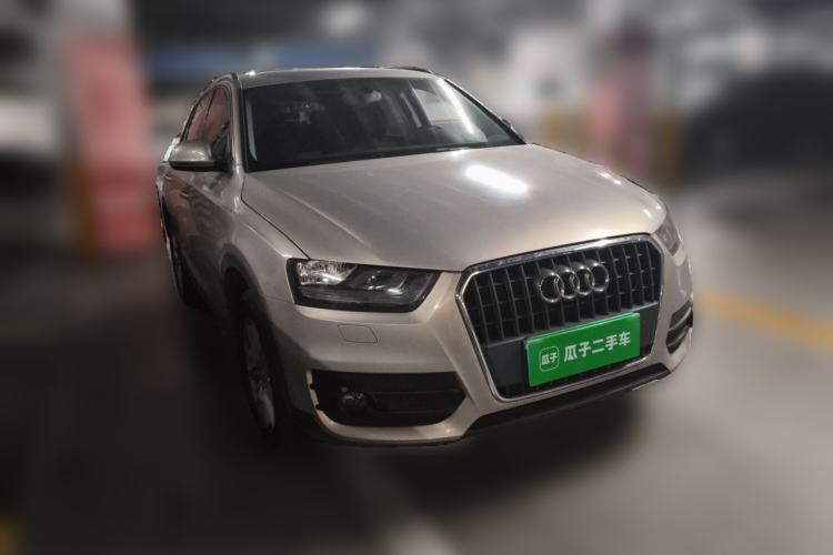Used Audi Q3 2015 30 TFSI Comfort Model Front Right 45 Deg