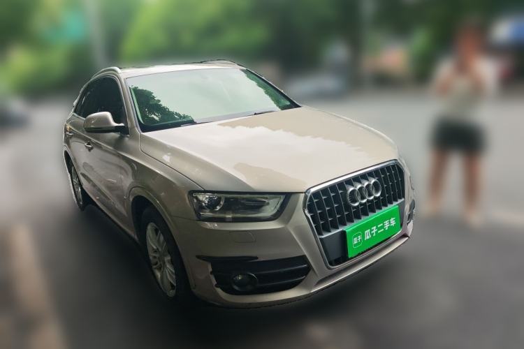 Used Audi Q3 2015 30 TFSI Comfort Model Front Right 45 Deg