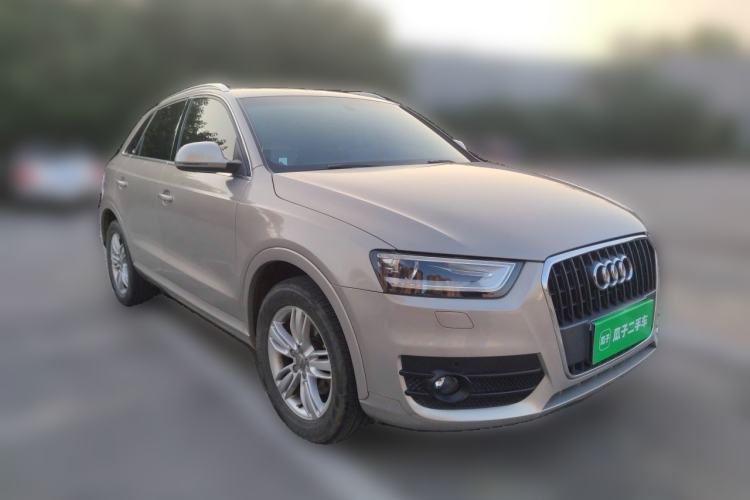 Used Audi Q3 2015 35 TFSI Comfort Model Front Right 45 Deg