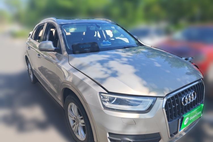 Used Audi Q3 2015 30 TFSI Comfort Model Front Right 45 Deg