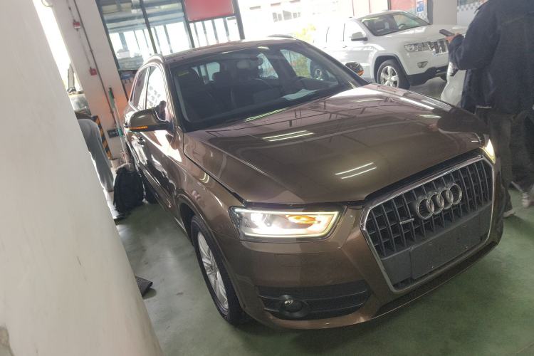 Used Audi Q3 2015 35 TFSI quattro Technology Edition Front Right 45 Deg