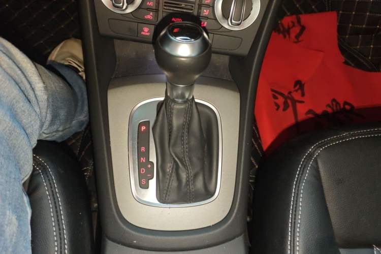 Used Audi Q3 2015 35 TFSI Ambition Edition Gear Lever