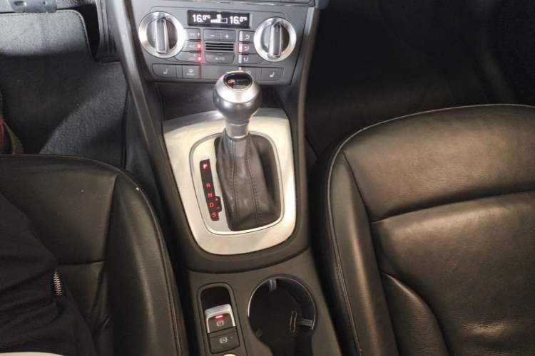 Used Audi Q3 2015 35 TFSI quattro Technology Edition Gear Lever