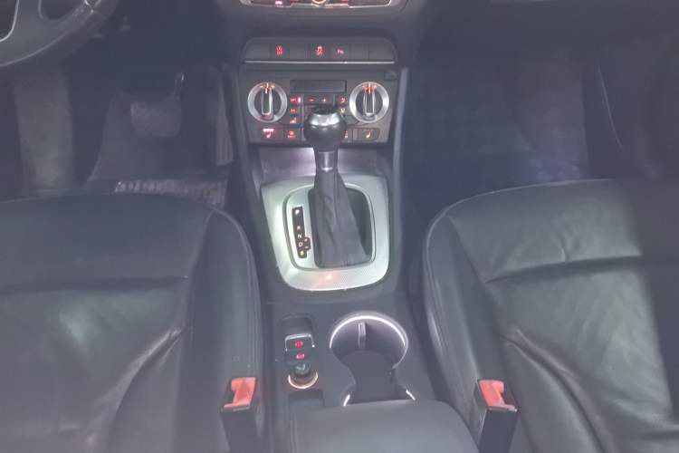 Used Audi Q3 2015 35 TFSI Comfort Model Gear Lever