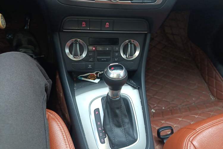 Used Audi Q3 2015 30 TFSI Ambition Edition Gear Lever