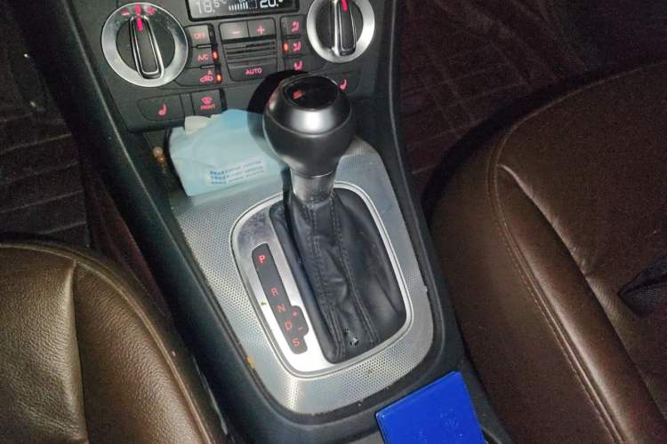 Used Audi Q3 2015 35 TFSI Comfort Model Gear Lever