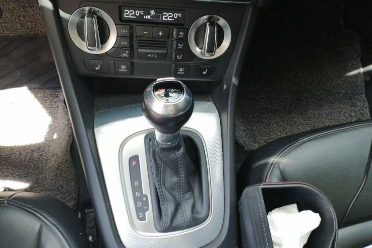 Used Audi Q3 2015 35 TFSI quattro Luxury Edition Gear Lever