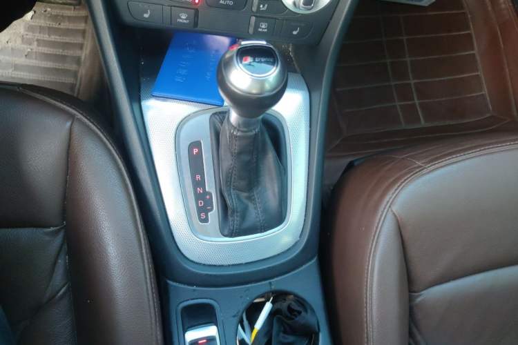 Used Audi Q3 2015 35 TFSI Comfort Model Gear Lever