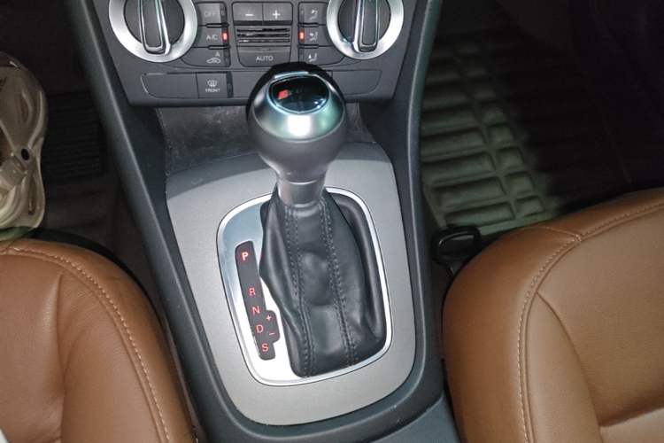 Used Audi Q3 2015 30 TFSI Ambition Edition Gear Lever