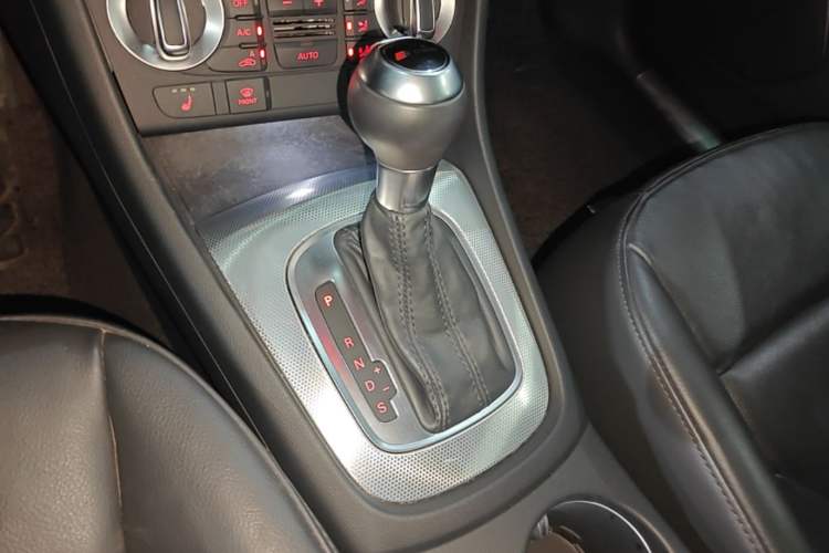 Used Audi Q3 2015 35 TFSI quattro Technology Edition Gear Lever