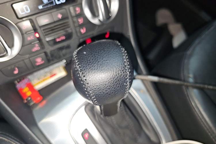 Used Audi Q3 2015 35 TFSI quattro Comfort model Gear Lever