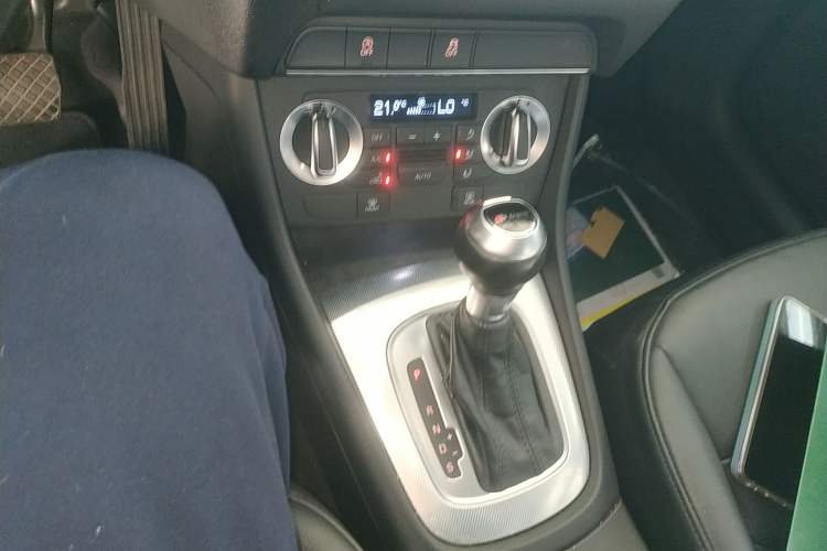 Used Audi Q3 2015 30 TFSI Comfort Model Gear Lever