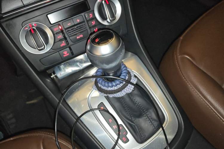 Used Audi Q3 2015 30 TFSI Comfort Model Gear Lever
