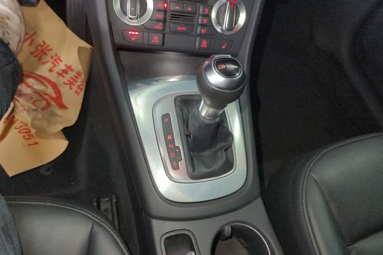 Used Audi Q3 2015 35 TFSI quattro Technology Edition Gear Lever