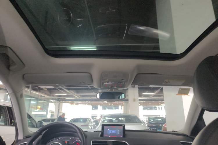 Used Audi Q3 2015 35 TFSI quattro Technology Edition Headliner